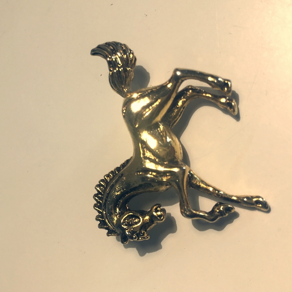 horse pin figurine